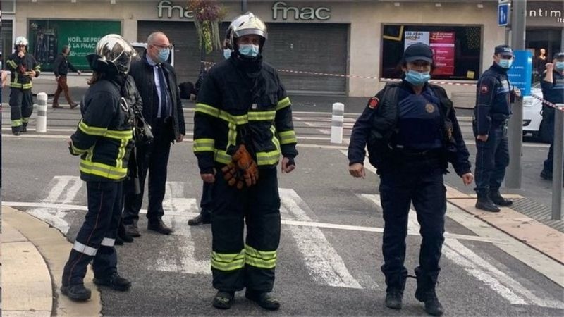 مقتل 3 أشخاص وإصابة آخرين في حادثة طعن" إرهابي" جنوبي فرنسا