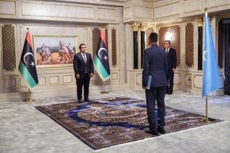 سفير الدولة لدى ليبيا يسلّم أوراق اعتماده إلى رئيس المجلس الرئاسي الليبي