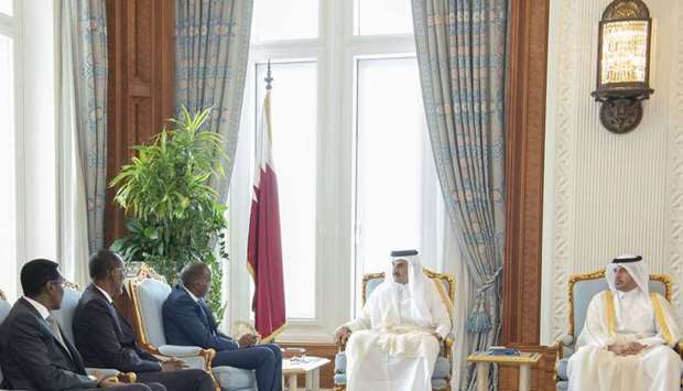 Prime Minister Kheire meets Qatar Amir in Doha