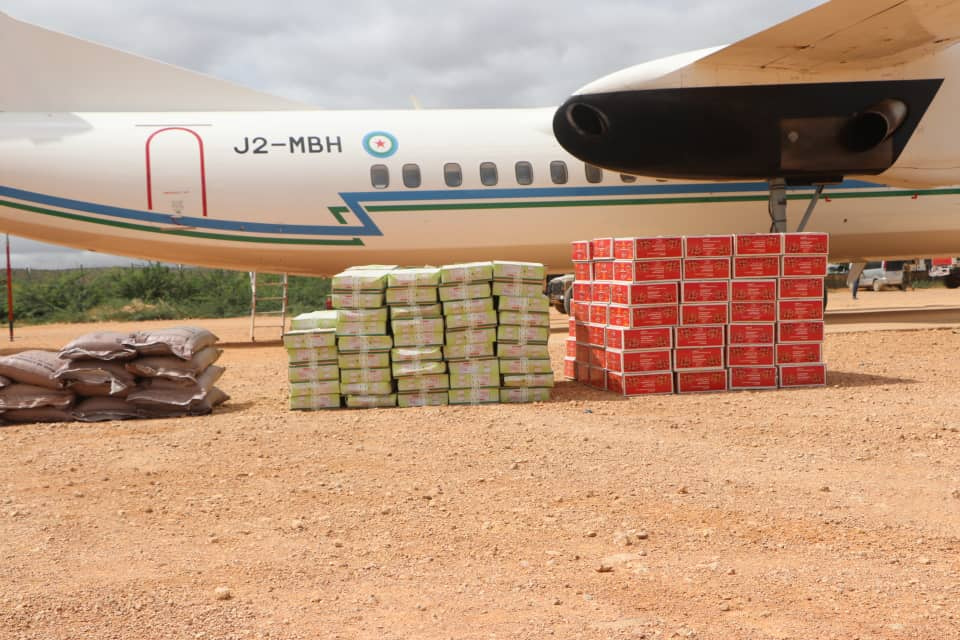 Djibouti Delivers food aid to people affected by floods in Beledweyne town