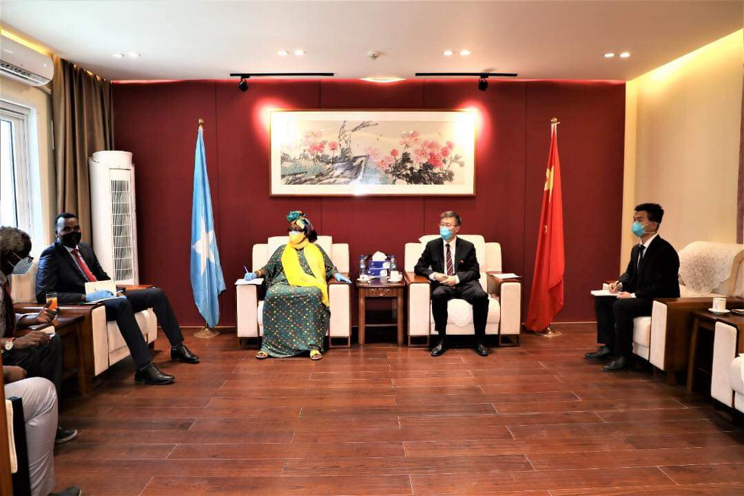 Humanitarian Affairs  Minister meets with Chinese Ambassador to Somalia