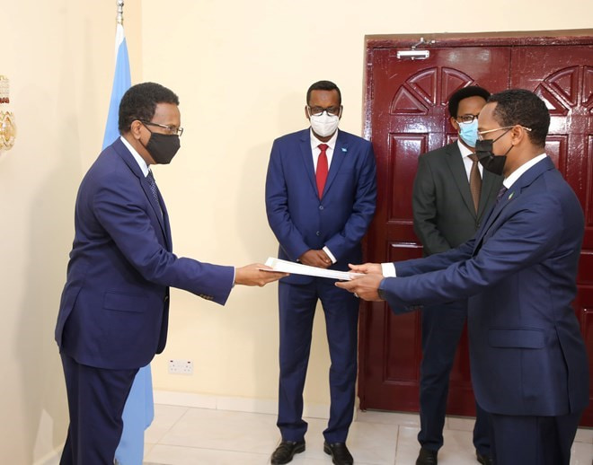 President Farmajo receives credentials from new Ethiopian ambassador to Somalia