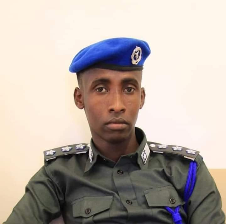 Breaking:Police commander survives from car bomb attack