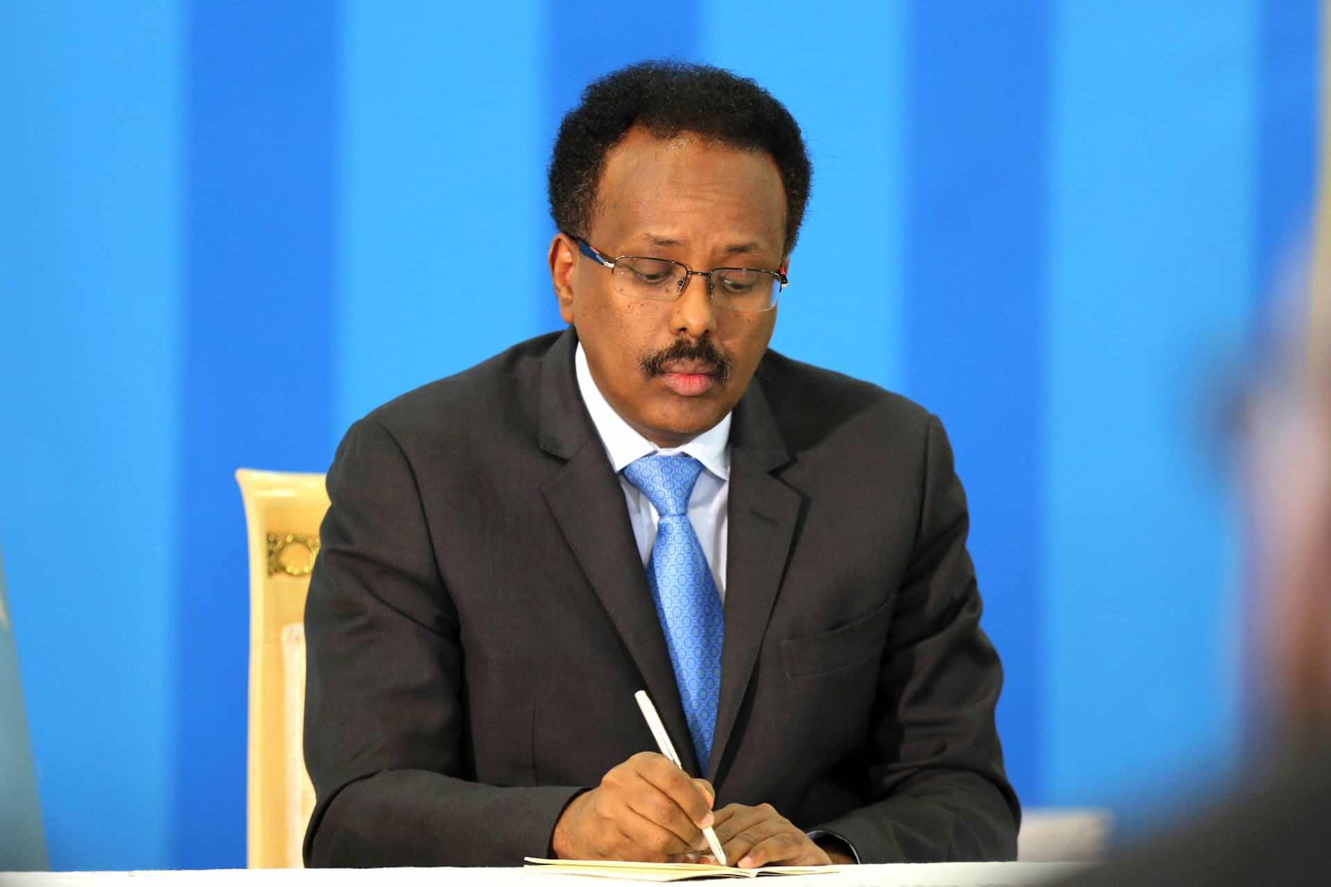 President Farmajo issues decree banning government institutions from signing agreements during the elections period