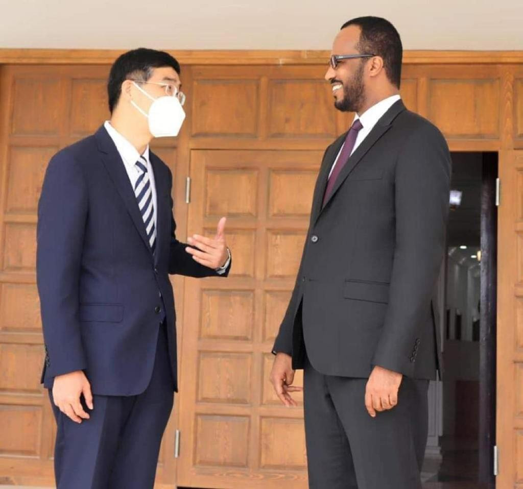 Chinese Ambassador  holds key meeting with Minister of Planning