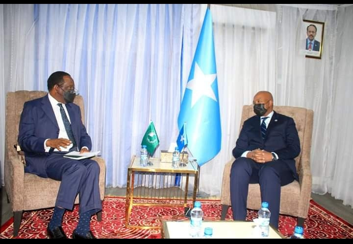 Foreign Minister discusses with the AU envoy the readiness of the Somali army to take over the security duties of the country