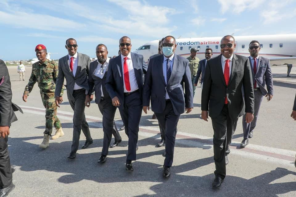 Puntland State President welcomed at Mogadishu airport