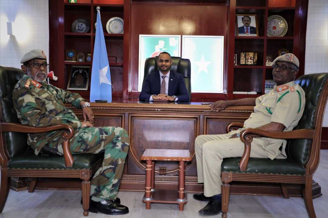 Minister of Defense meets with Deputy Commander of SNA