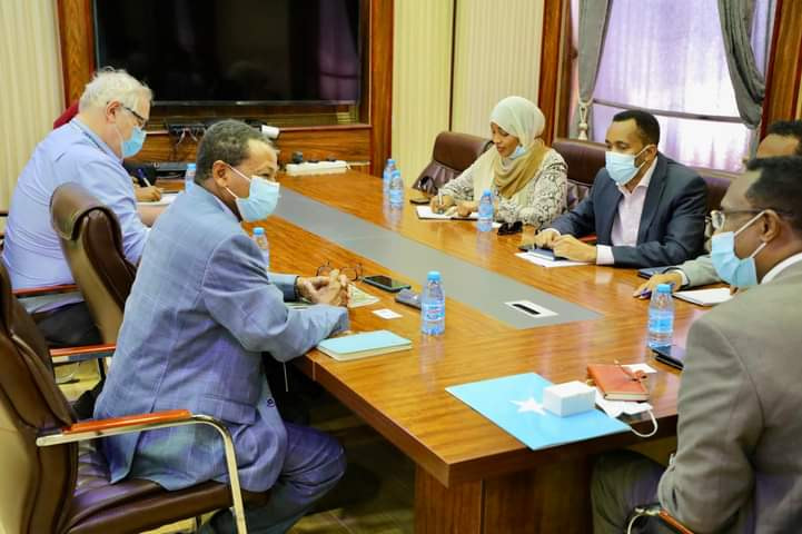 Minister of Labor and Social Affairs meets with WFP representatives in Mogadishu