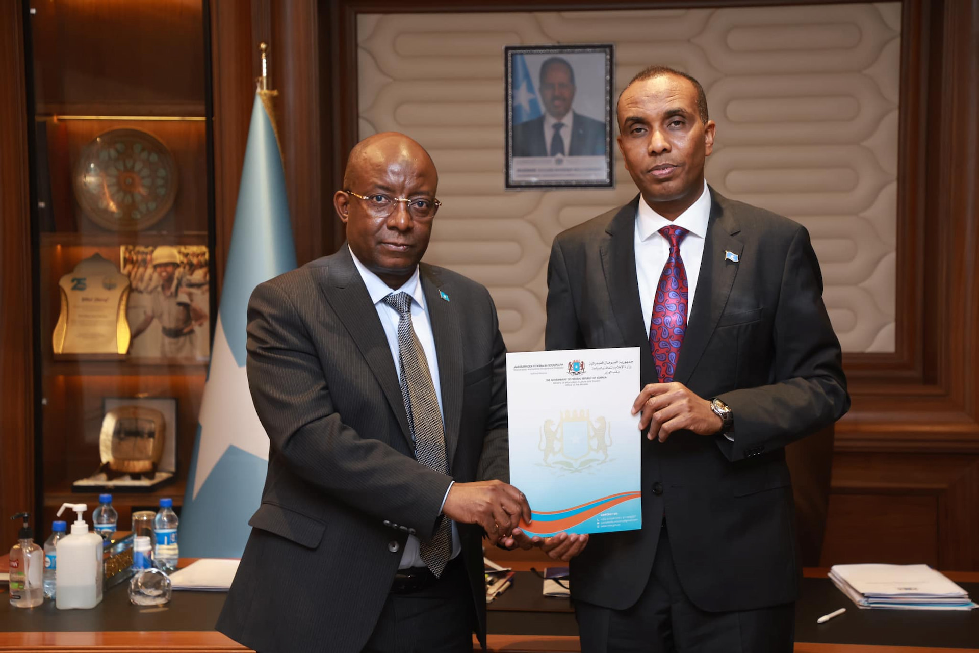 PM Hamza receives the work plans from the Minister of Information