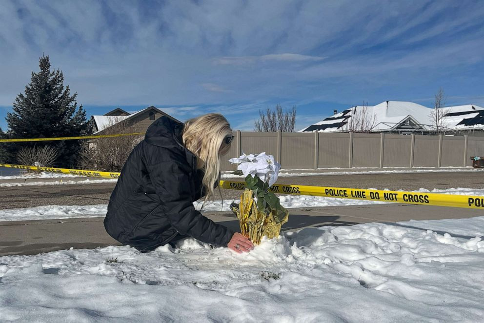 Father kills his family of 7, turns the gun to himself and commits suicide