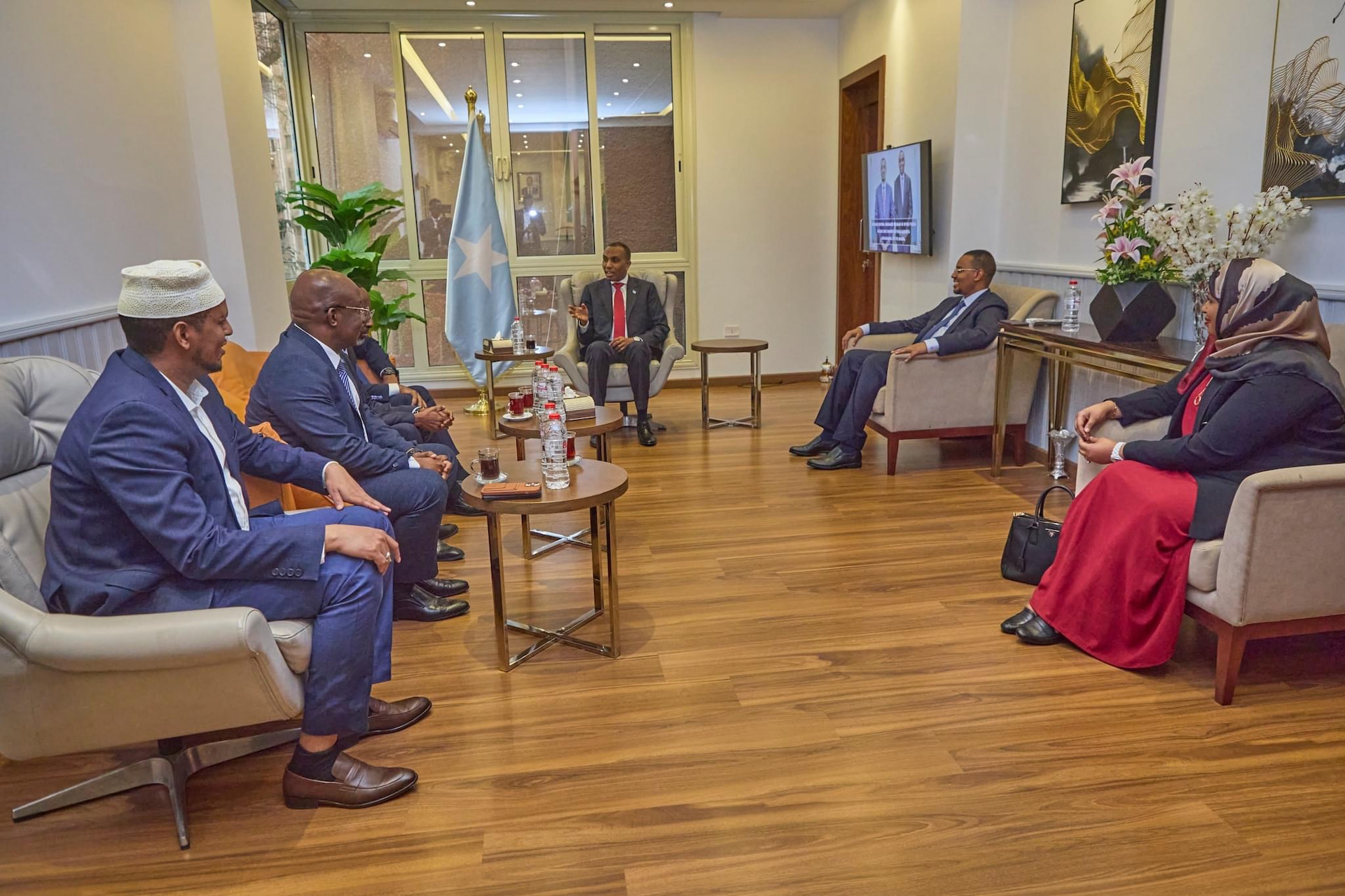 PM Hamza meets diplomats of the Somali embassy in Egypt