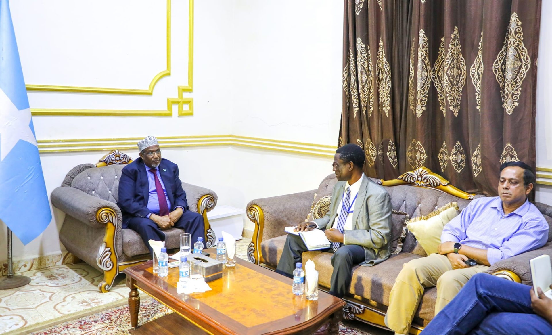 Speaker of the Somali Parliament meets UNSOM Political Affairs officer