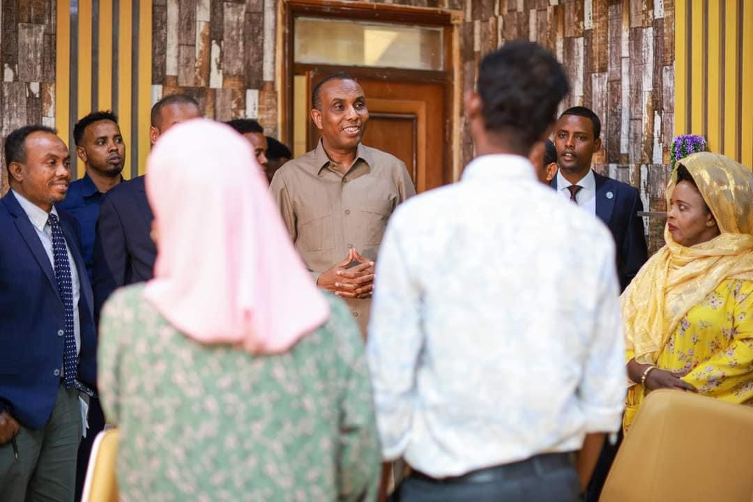 Prime Minister Hamza visits the Ministry of Health