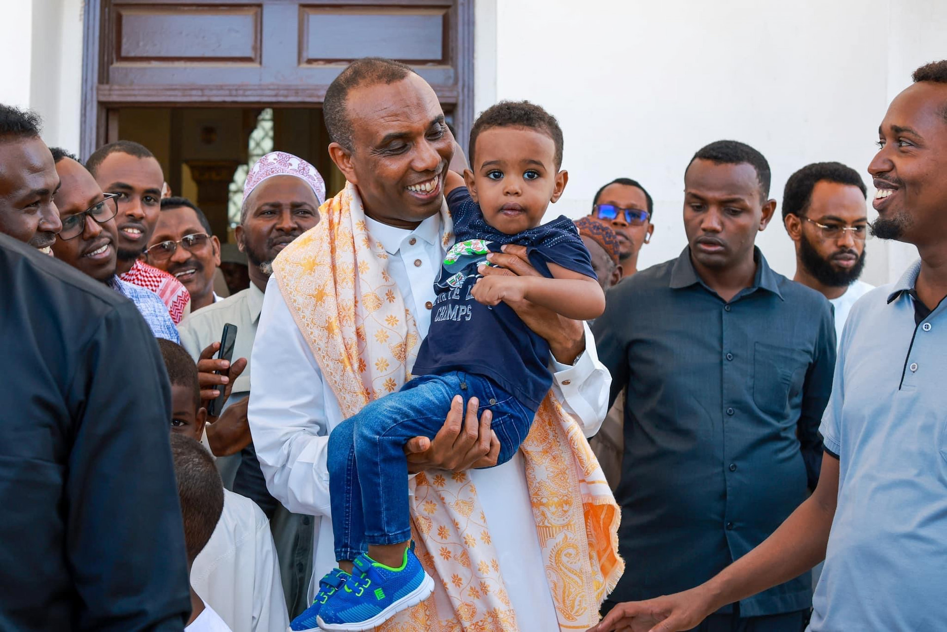 Somali PM attends Friday prayer service with worshippers at the Mosque of Islamic Solidarity