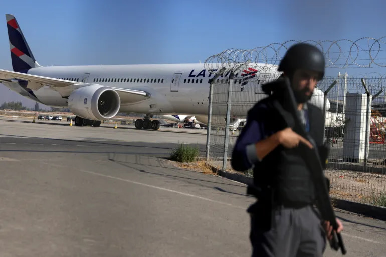 2 dead after an attempted multimillion-dollar airport heist in Chile failed