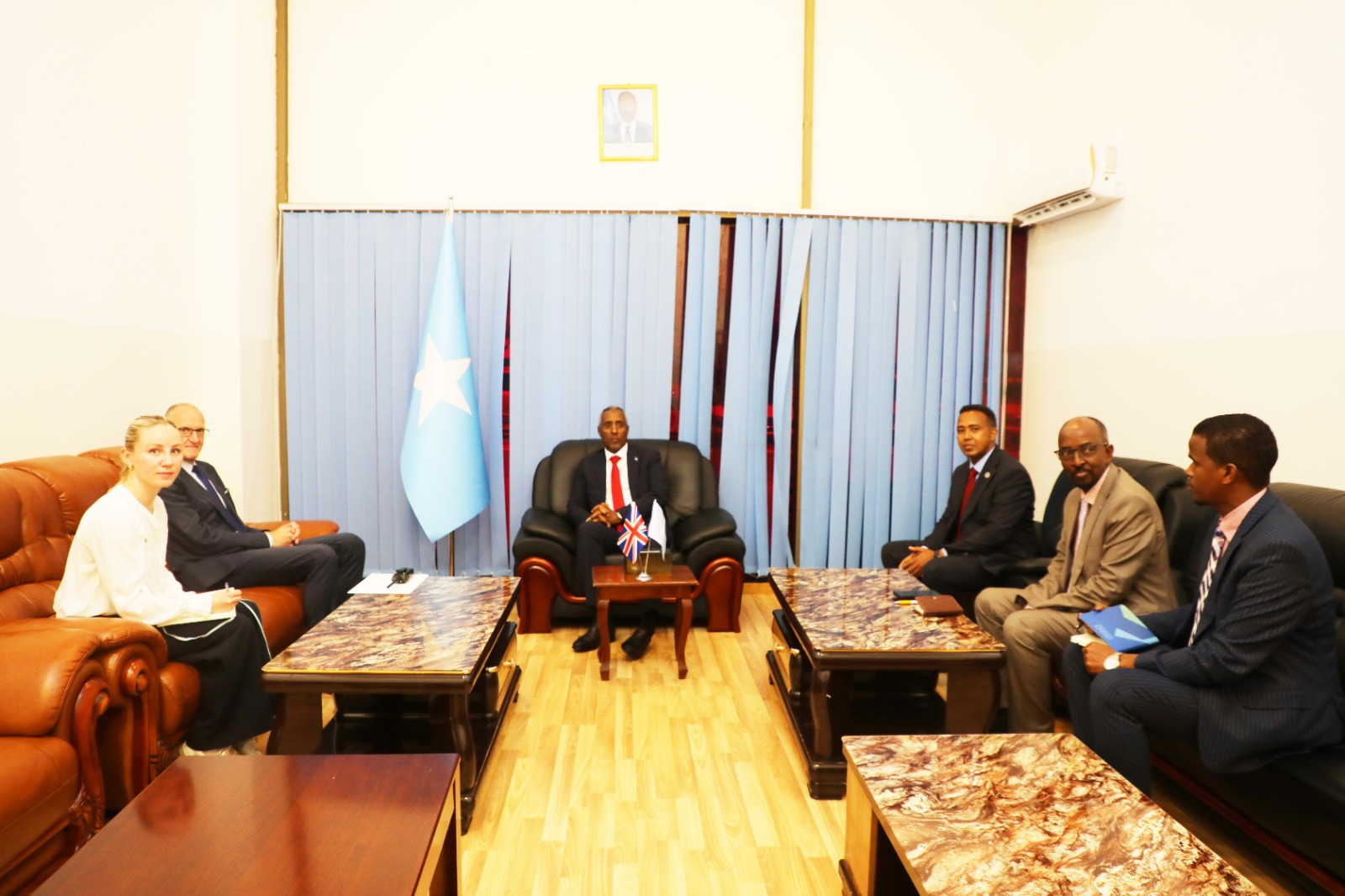 Somali Foreign Affairs Minister receives the copies of credentials from UK Ambassador