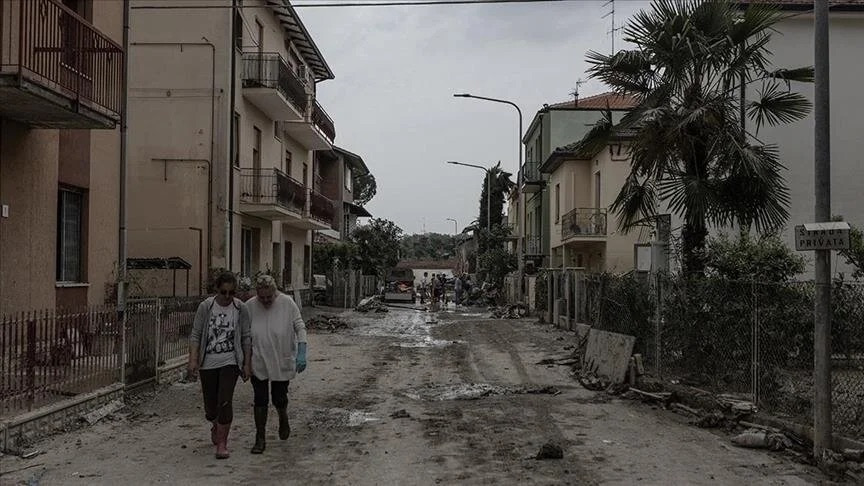 Italy warns residents in northern flood area of health and hygiene risks
