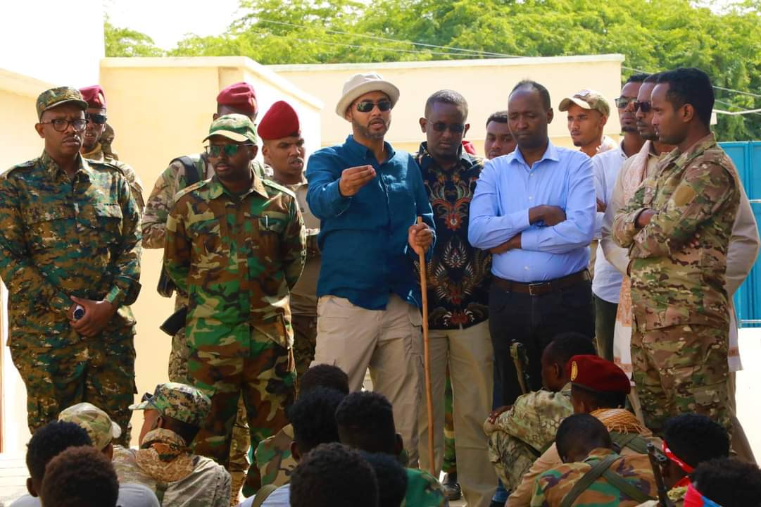 Minister of Defense and other officials arrive in Barawe to inspect on the recent incident