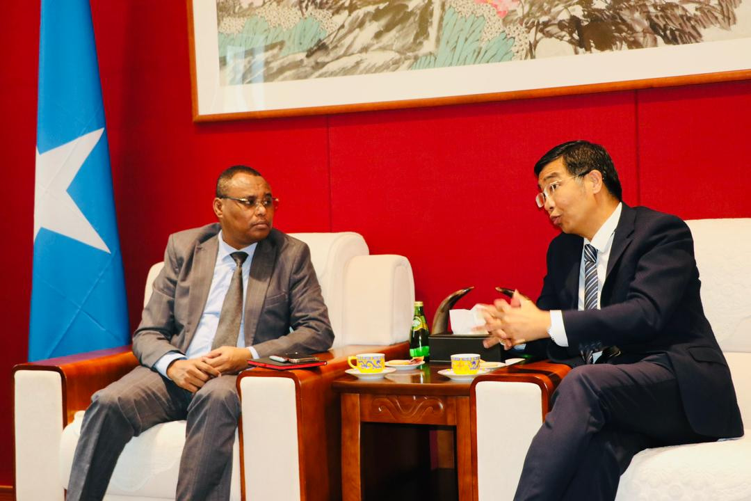 Minister of Commerce and Industry Meets Chinese Ambassador to Boost Trade Cooperation