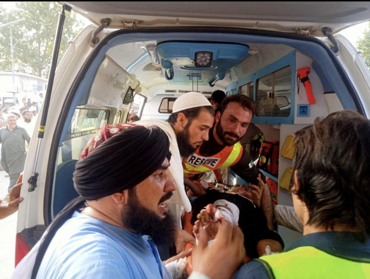 Suicide bomb at political rally in Pakistan kills 40, injures 130