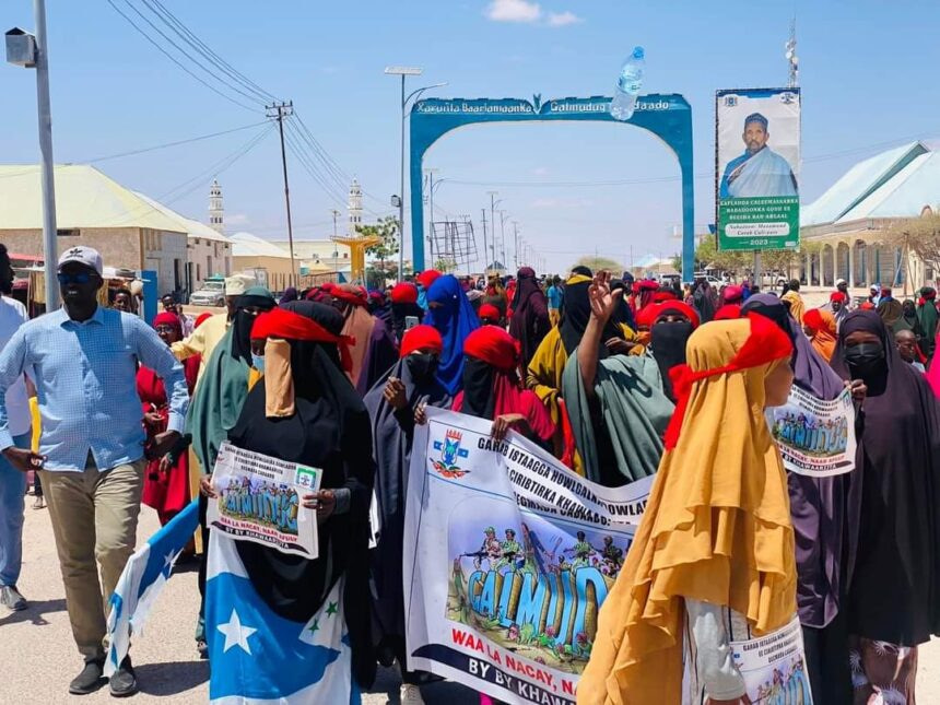 Demonstrations in Adado Town Show Strong Support for Government Operations against Al-Shabaab