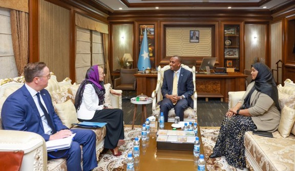PM Hamza holds a farewell meeting for the EU Ambassador to Somalia