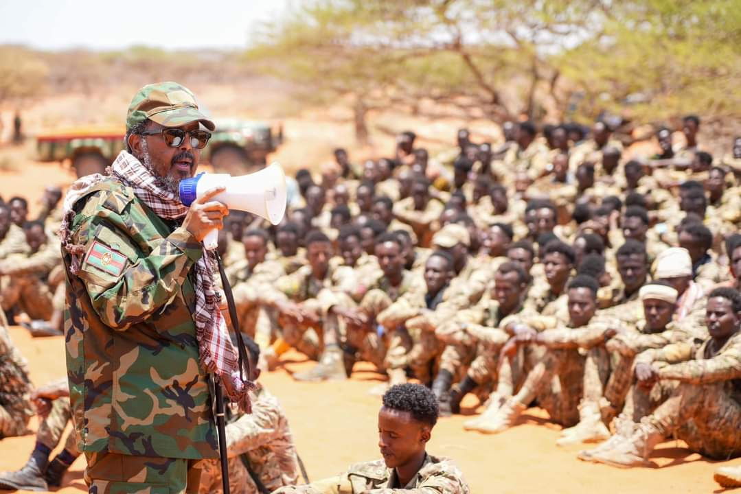 President Hassan Sheikh visits military camp in Mahas district, encourages soldiers