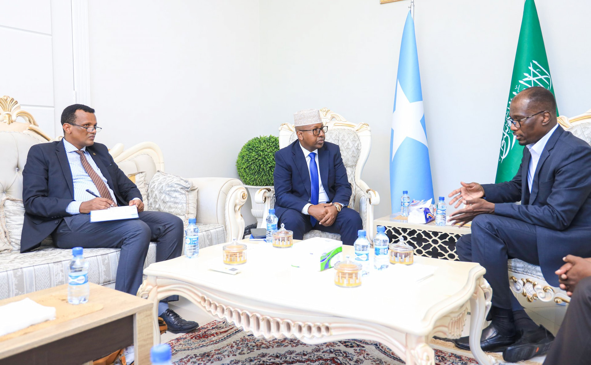 Minister of Interior meets Ambassador of Saudi Arabia to Somalia