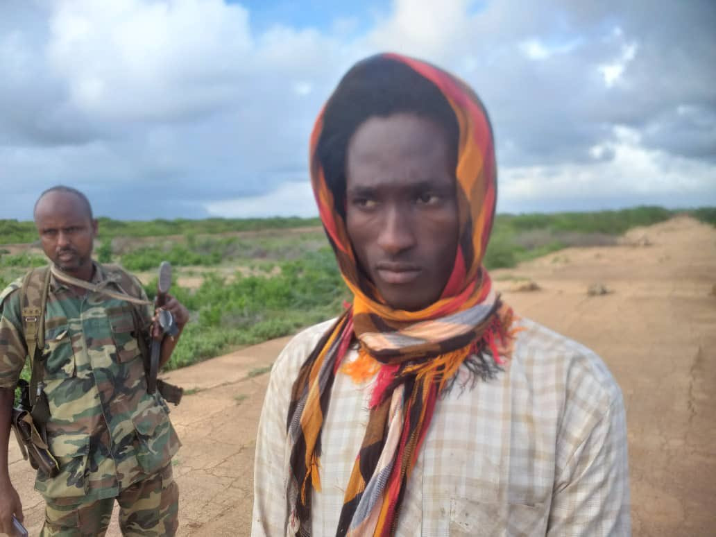Mohamed Omar surrenders to the Somali National Army in the Lower Jubba