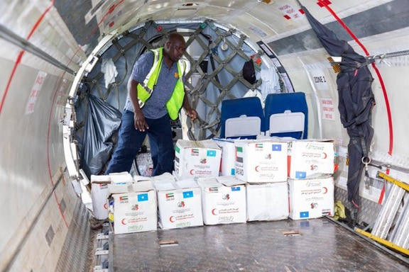 SoDMA delivers food aid to the people affected by the floods in Baidoa