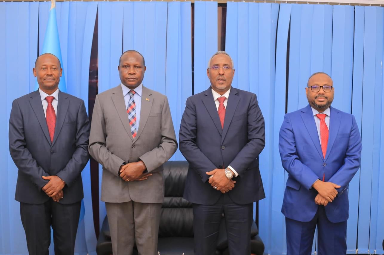 Somali Foreign Minister bids farewell to the outgoing Kenyan Ambassador