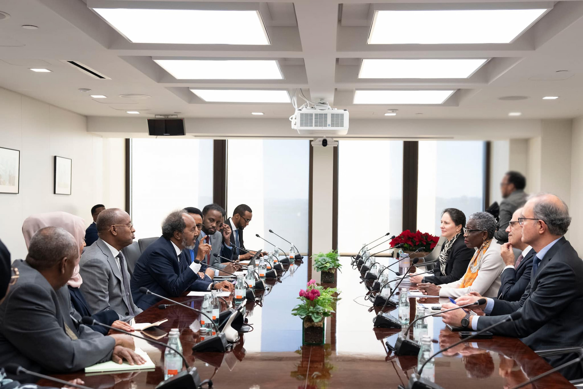 Somalia's President Meets IMF and World Bank Officials in Washington