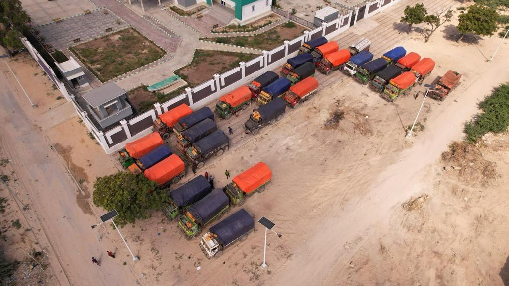 Flood victims in Mahadaay receive humanitarian aid and rescue boat