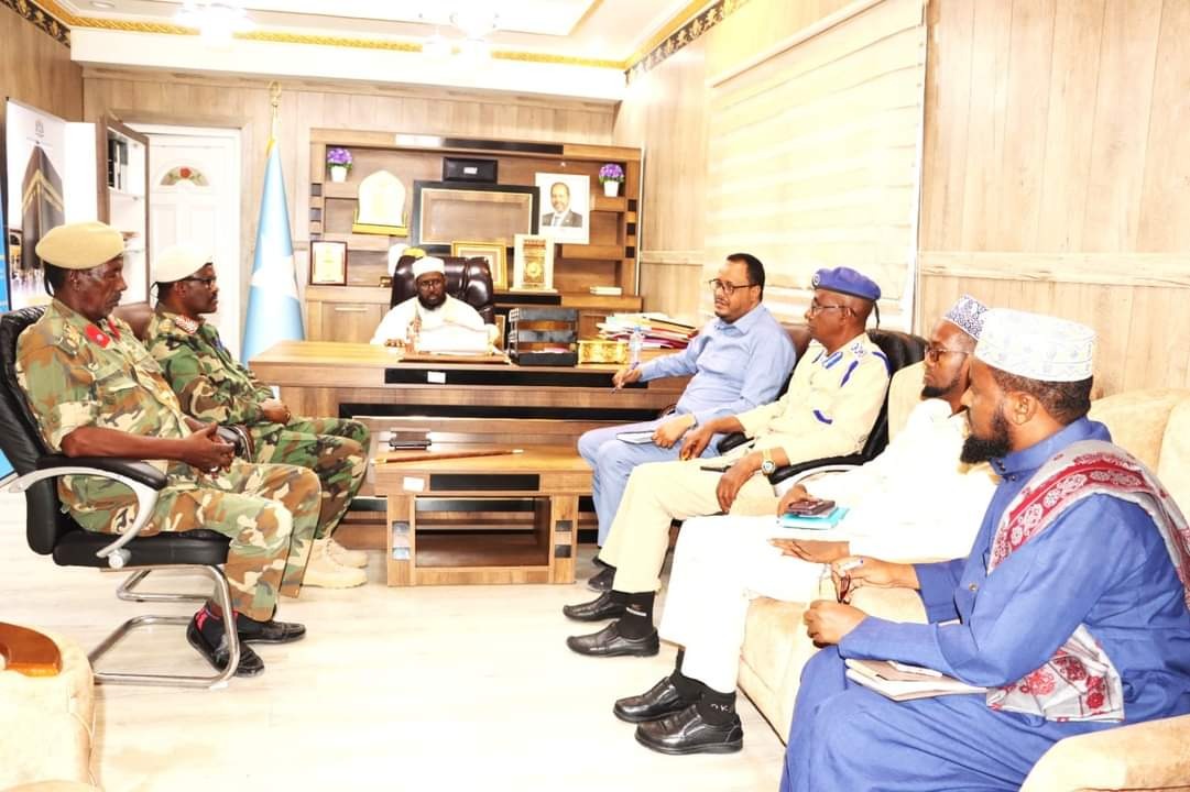 Minister of Endowments and religious affairs meets with Armed Forces' leaders to boost awareness