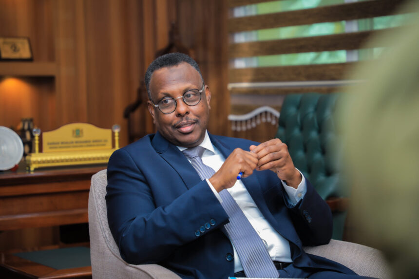 Minister of Justice travels to Qatar with a delegation on an official visit