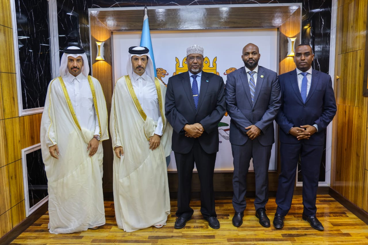 Speaker of the Parliament receives the Ambassador of Qatar to Somalia