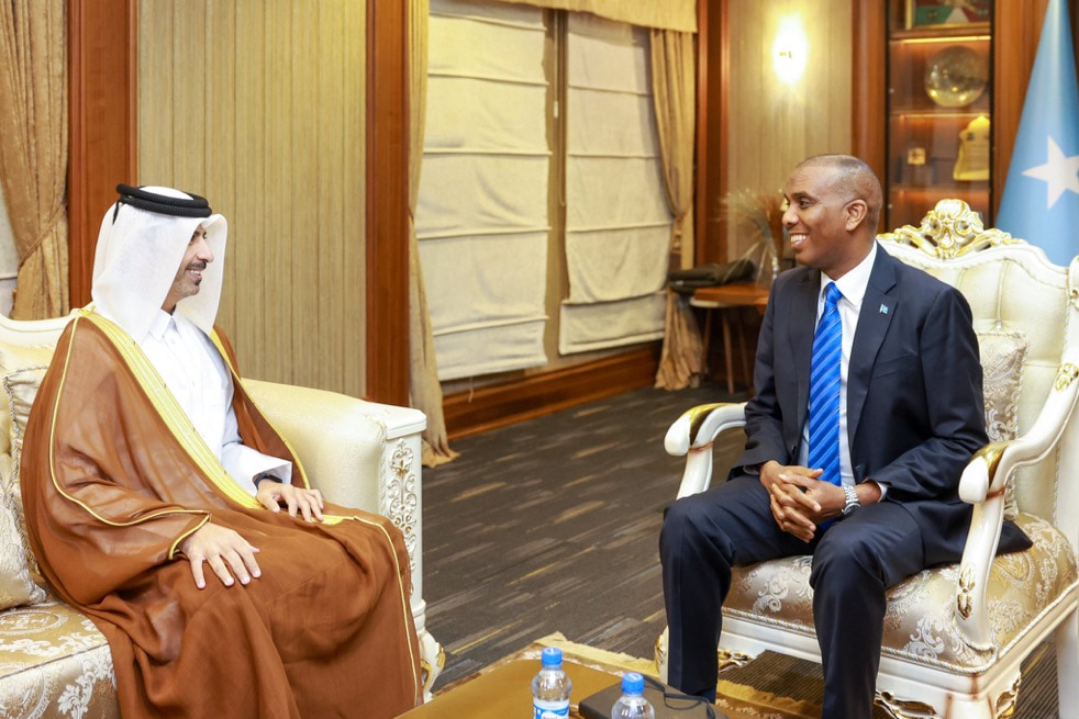 Prime Minister Hamza meets the Ambassador of Qatar to Somalia