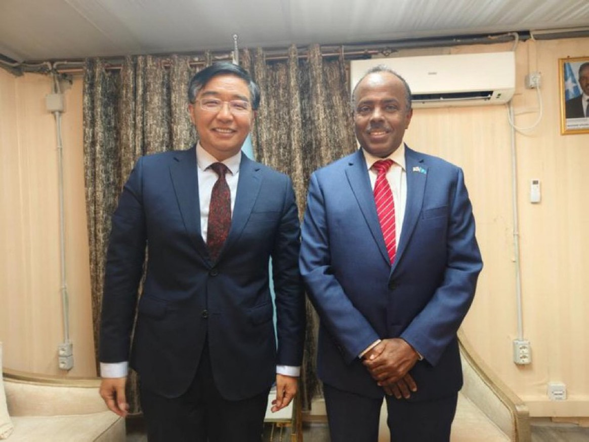 Acting Minister of Foreign Affairs meets Chinese Ambassador to Somalia