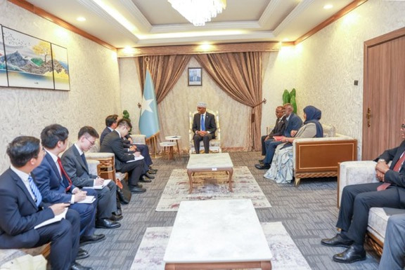 Prime Minister Hamza meets Chinese Special Envoy to the Horn of Africa