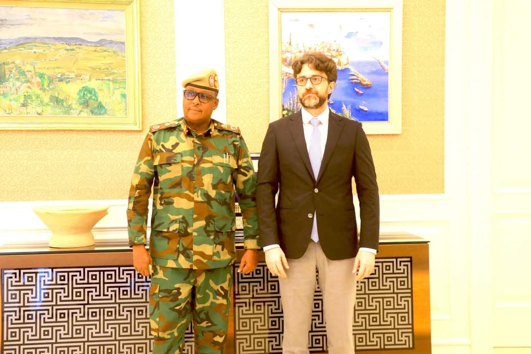 Commander of SNA visits the Turkish Embassy in Mogadishu