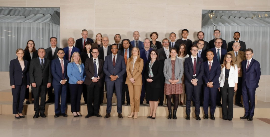 Central Bank Governor participates in a dynamic roundtable discussion in Paris
