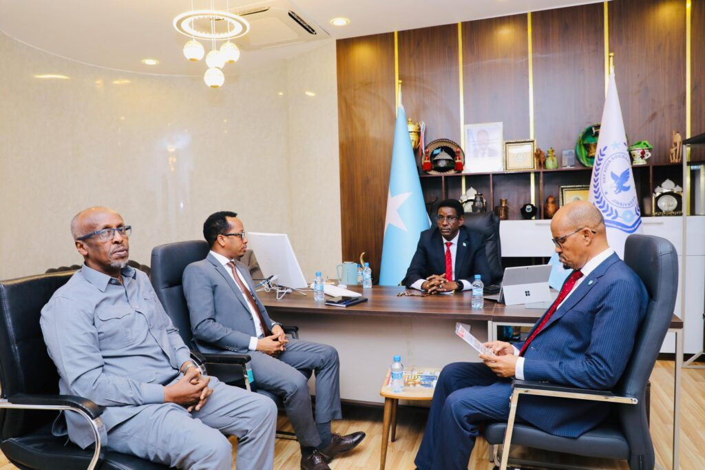 Minister of Internal Security inspects the Somali Immigration and Citizenship Agency