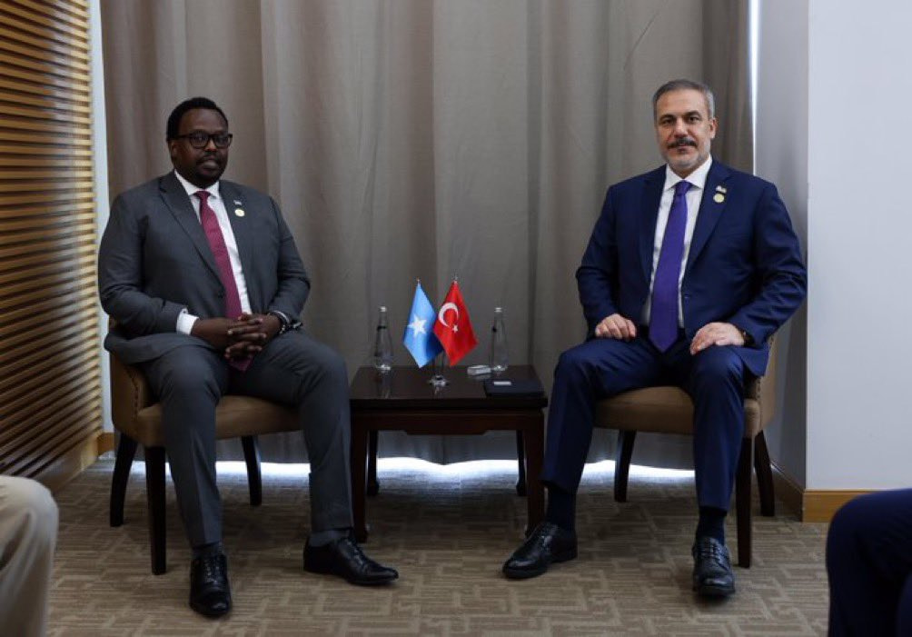 Deputy Prime Minister meets Turkish Foreign Minister on the sidelines of the 15th OIC meeting