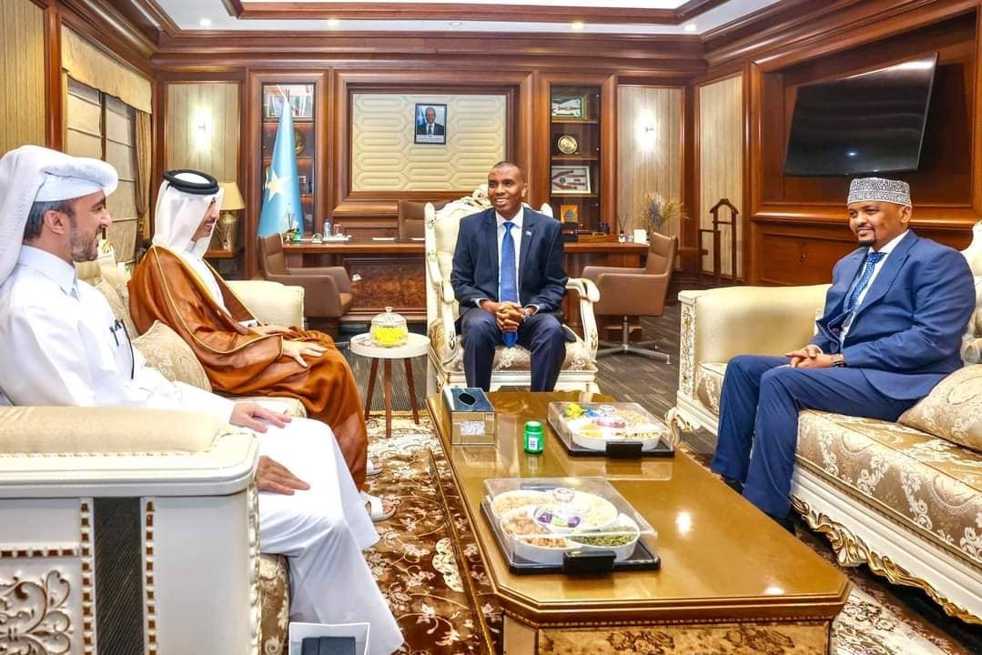 Prime Minister Hamza receives the Ambassador of Qatar to Somalia