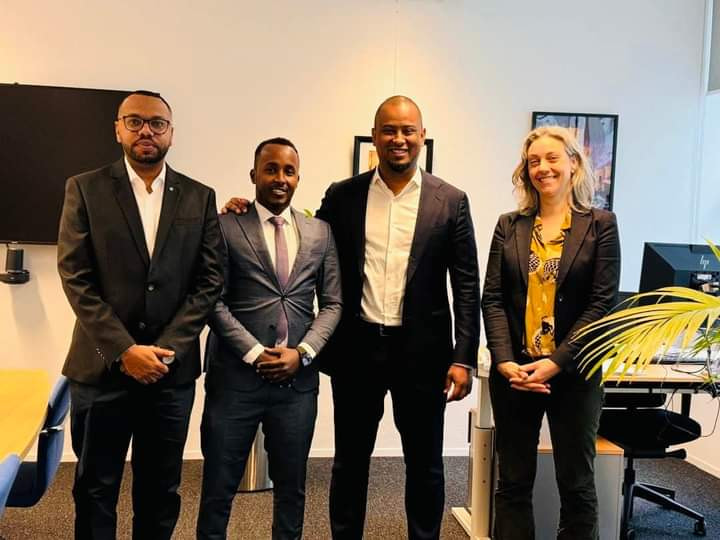 A delegation from Banadir Municipality meets Deputy Mayor of the Hague