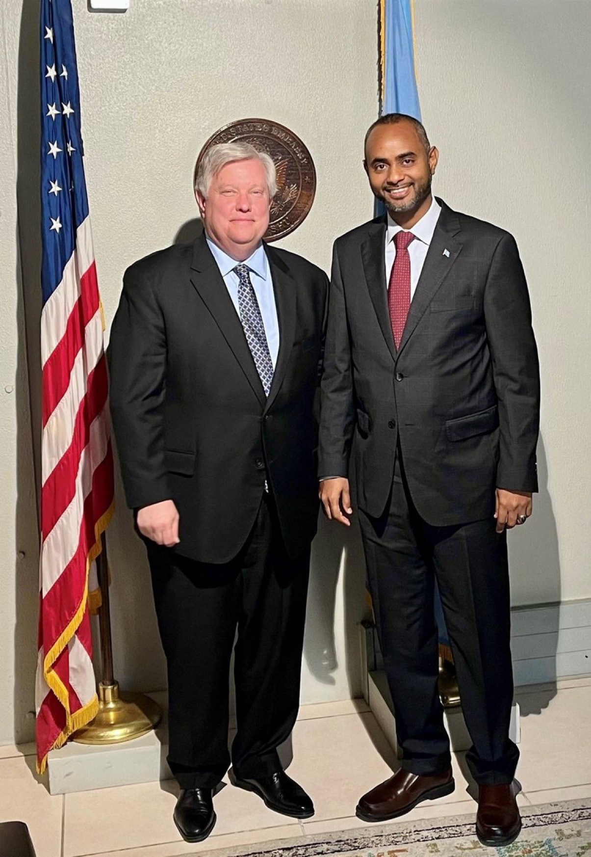 Minister of Defence holds a meeting with new US Ambassador to Somalia