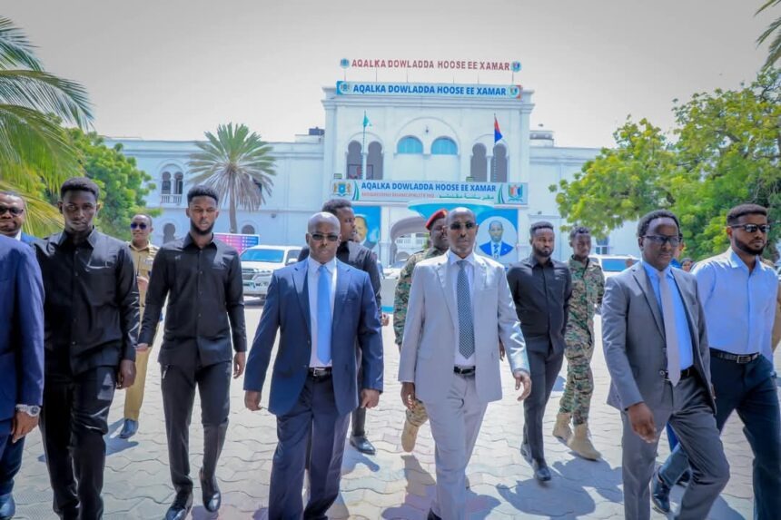 Banadir Region Welcomes New Governor to Municipal Government Headquarters