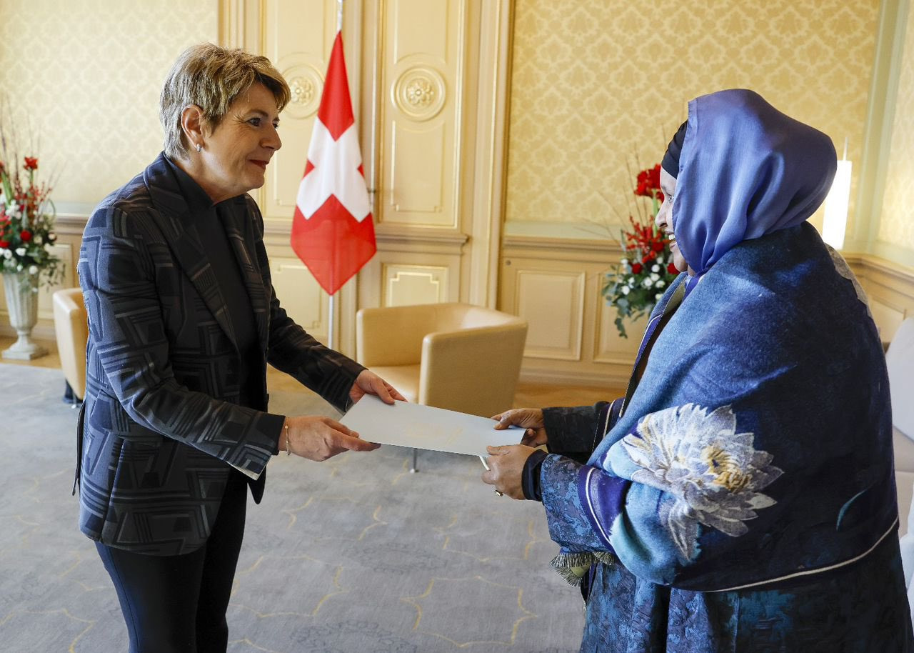 Somalia’s Ambassador to Switzerland Presents Credentials to Swiss President