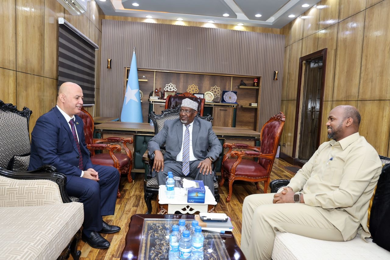 Speaker of the House of the People meets with Palestinian Ambassador to Somalia
